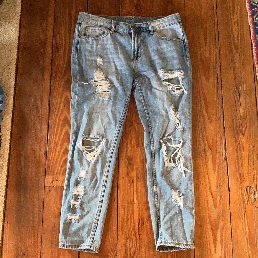 BDG RIPPED JEANS